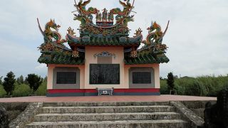 異国に眠る、望郷の丘。