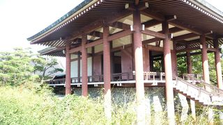 世界の３つの微笑像　如意輪観世音菩薩