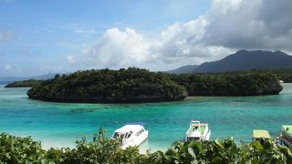 バスで来ると、グラスボートが安くなる