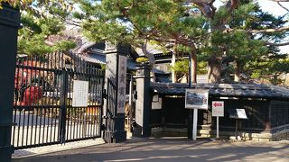 冬のにしん御殿は寒々　必ず説明員の説明を聞いて納得