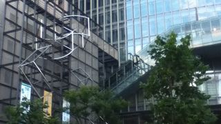 キャンパスには、阿久悠記念館もある