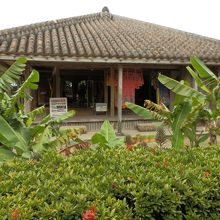 八重山の着物を借りることが出来ます。どうですか。