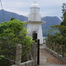 灯台の手前にもロープが張ってあり近づけない