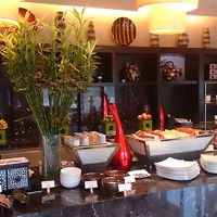 朝食ブッフェはクラブラウンジのほうが落ち着いて食べられます。