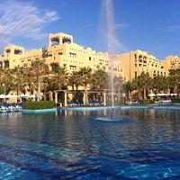 ホテルのプール