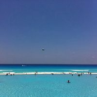 海と一体化のプール