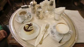 世界最古の喫茶店。意外に普通のお店。高いだけで。