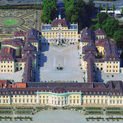 バロック様式の宮殿とルートヴィヒスブルグ磁器をじっくりお楽しみください