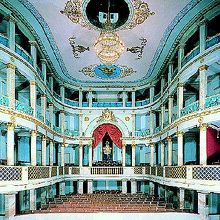 宮殿内の劇場