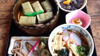 御座敷席から眺める吉野山が見事！