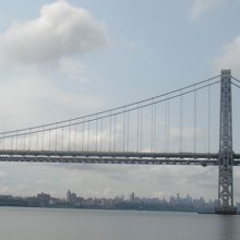 橋とマンハッタンの街並み