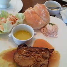 メイン料理のお肉