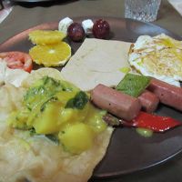 ある日の朝食。他にもパンやフルーツがたくさんありました。