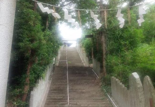 仏生山クレーターのちきり神社