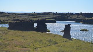 ミーバトン湖岸にある奇岩