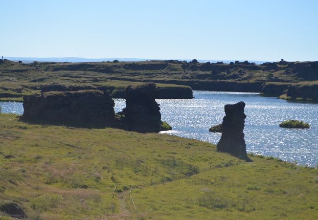 ミーバトン湖岸にある奇岩