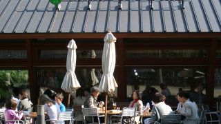 日本でも外のカフェが本格的になった