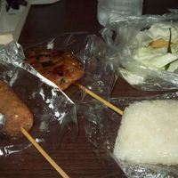 部屋の中で屋台飯