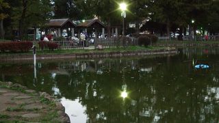 池は釣り人の社交場