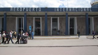 アレハンドロ ベラスコ アステテ国際空港