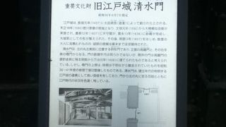 訪問客が少ない静かな門