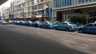 外国人も利用するモール