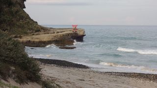 エメラルドグリーンの海が広がる