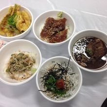 丼物プラスサービスのあら汁