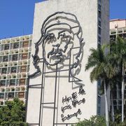 ハバナを訪れたら見ておきたい肖像のある広場