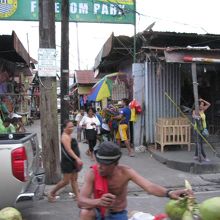 このオジサンも裸