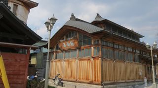 お湯は無色透明、無味無臭のきりっとしたもの