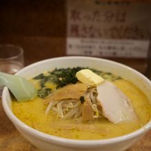 独特なスープの色