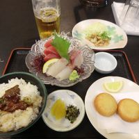 三河湾の海の幸3点盛りと、ビールとつまみ2品セットです。