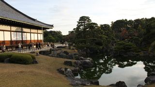 二の丸の庭園が見どころか