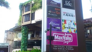 現地在住日本人をターゲットにした、こじんまりした商業施設