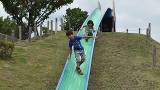 散策にぴったり！河川敷に広がる畑や古民家巡り