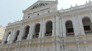 セナド広場の景色に溶け込む白亜の建物☆