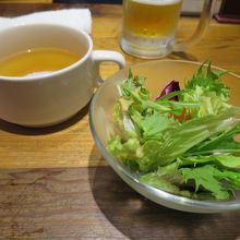 ランチのサラダとスープ