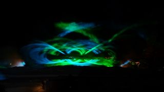 知床の冬の夜空を彩る光と音のショー