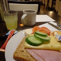 朝食。ヨーグルト以外には満足しました