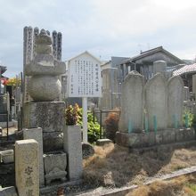 こちらが木村重成公の首塚です