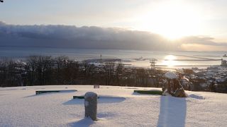 紋別の街並みとオホーツク海を眺望