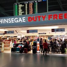 イミグレーション通過後、すぐ。