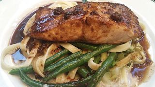 まるでパリの街かどにいるような雰囲気