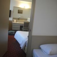 中の扉で部屋が繋がっていました。