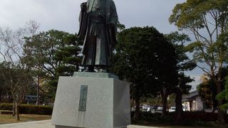 偕楽園に来たら水戸黄門の銅像も見よう