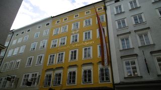 １階にはスーパーが