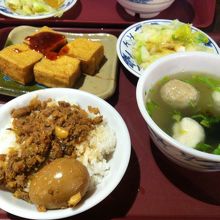 臭豆腐は匂い控えめ(物足らない)