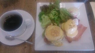 エッグヴェネディクトがメインのお店