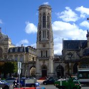 ナンテールのジュヌヴィエーヴ（パリの守護聖女）の列聖を決めた5世紀のオーセールの司教聖ジェルマンを祀った教会　Eglise Saint-Germain-l'Auxerrois (1区)